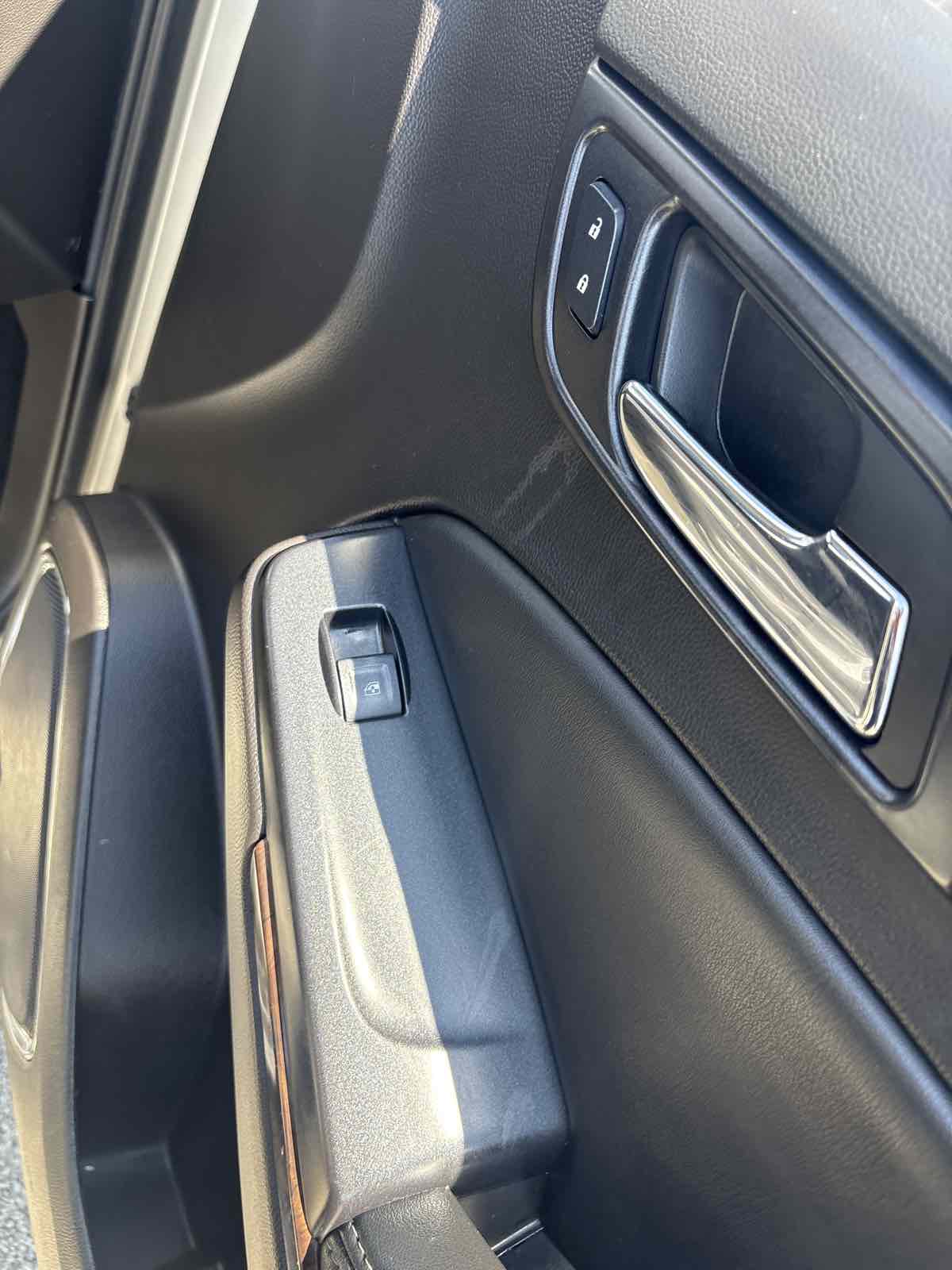 2017 Chevrolet Suburban LT photo 19