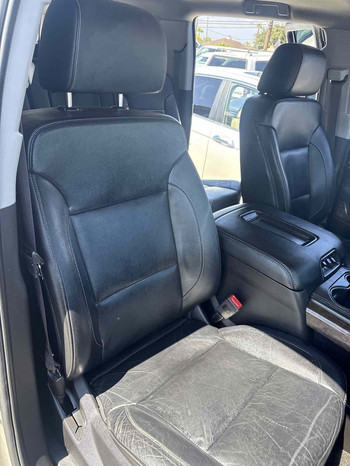 2017 Chevrolet Suburban LT photo 20