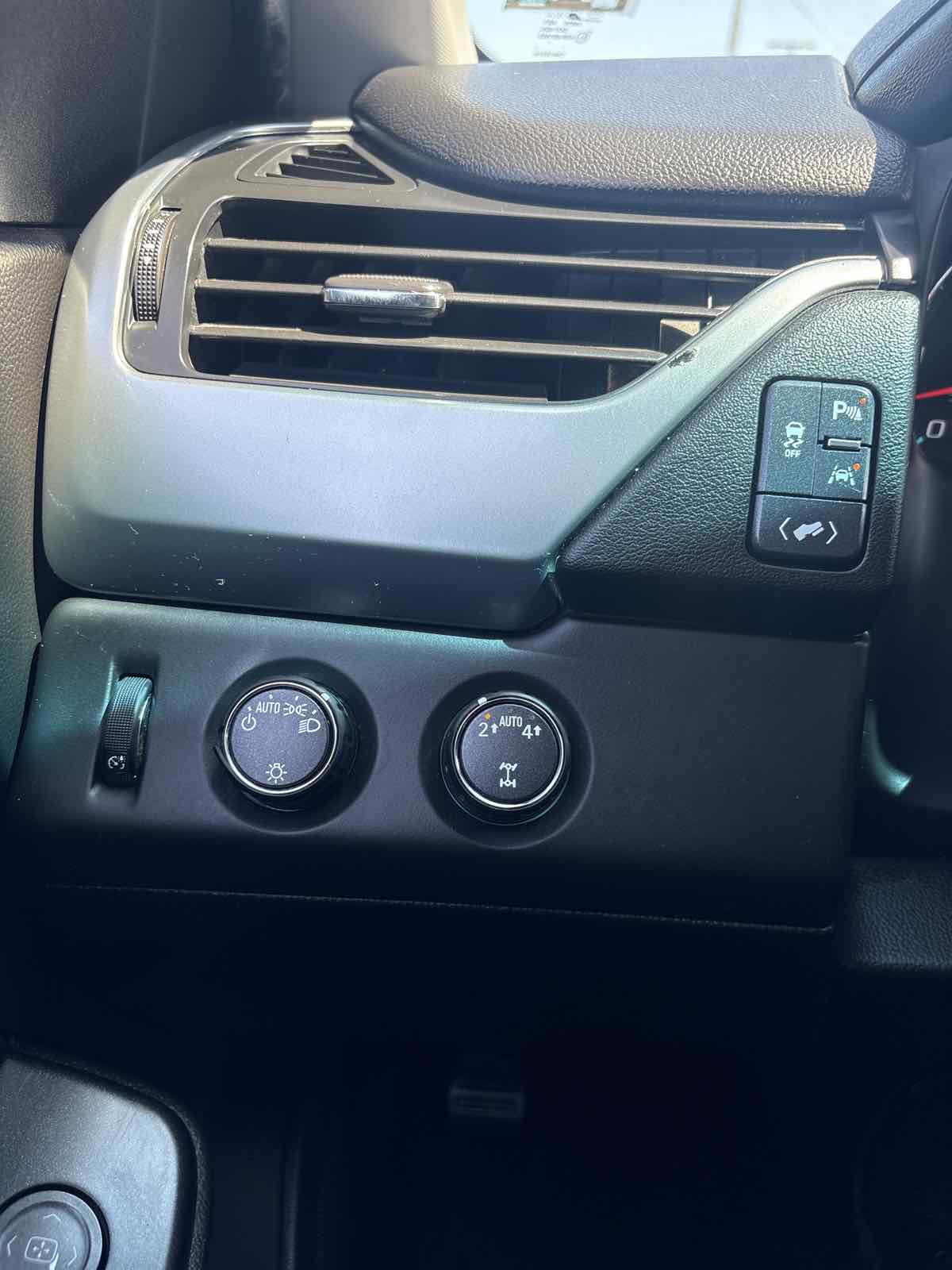 2017 Chevrolet Suburban LT photo 23