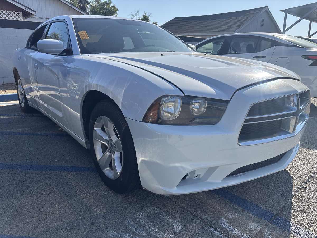 2014 Dodge Charger SE photo 2