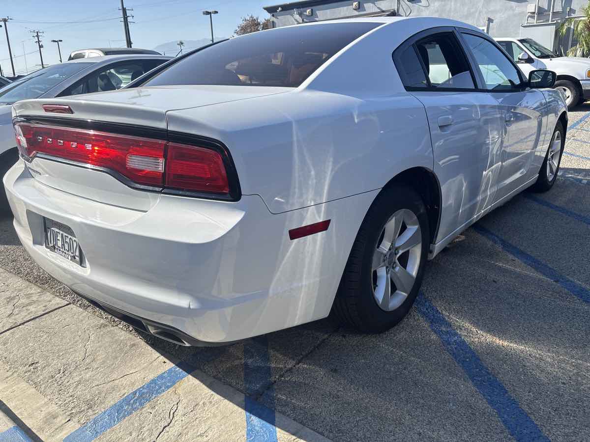 2014 Dodge Charger SE photo 3
