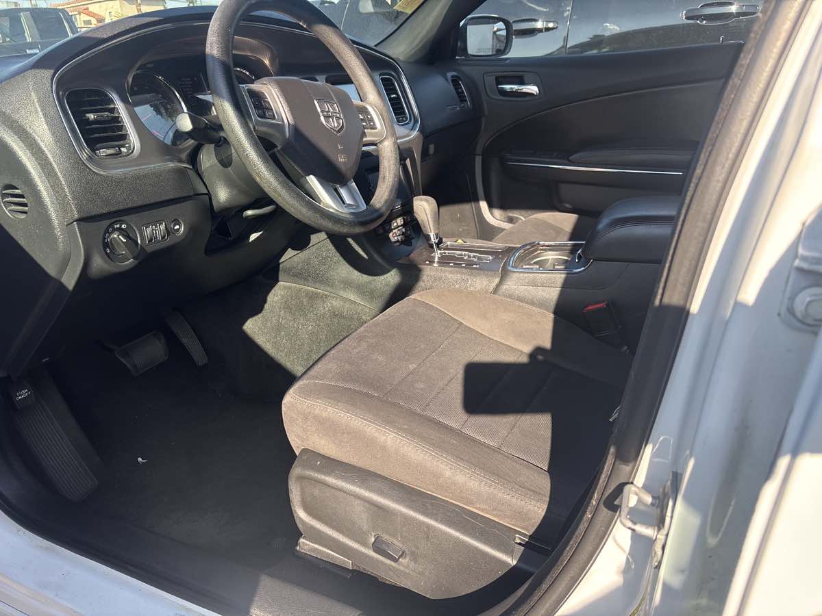 2014 Dodge Charger SE photo 5