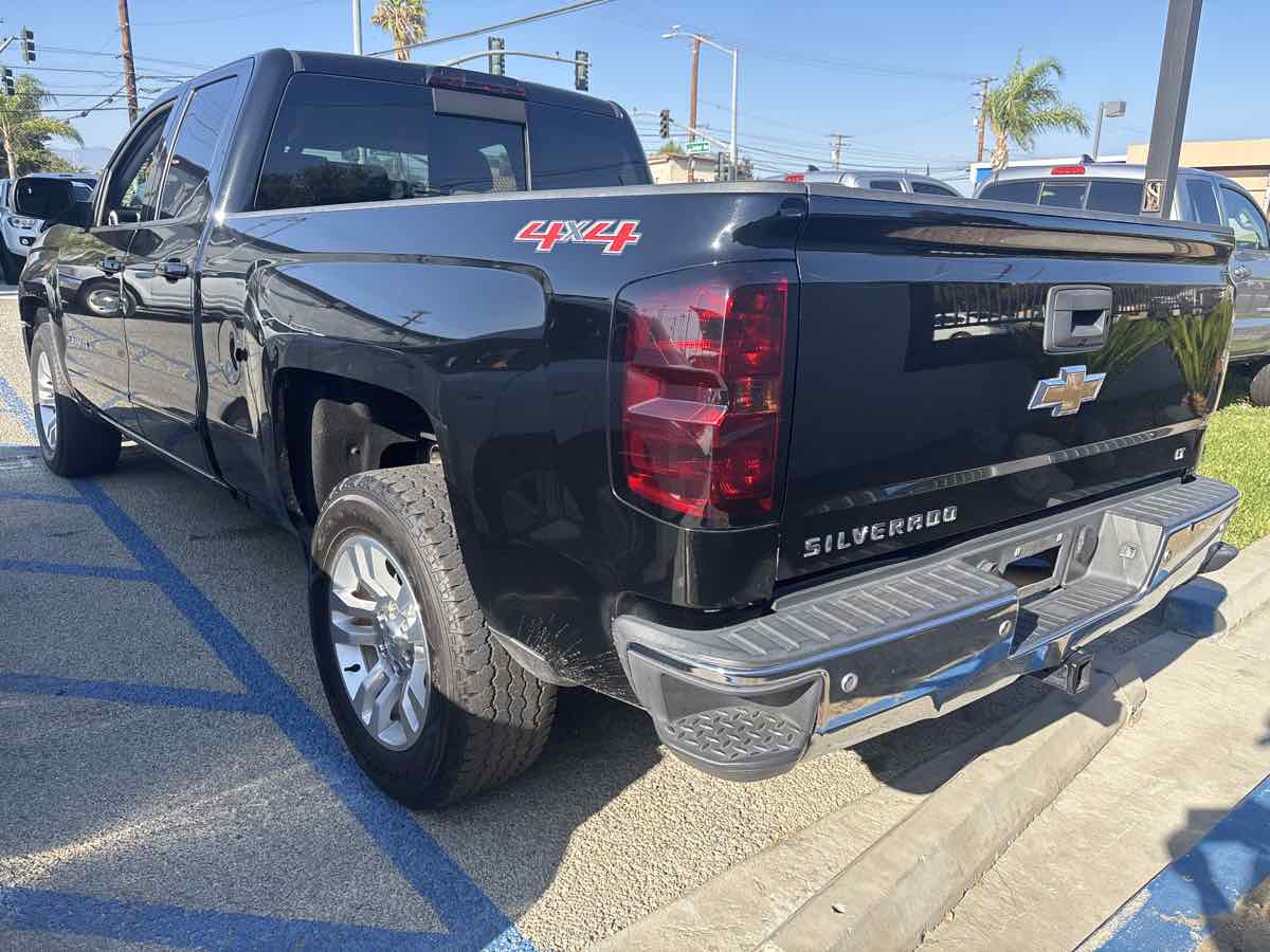 2017 Chevrolet Silverado 1500 LT photo 4