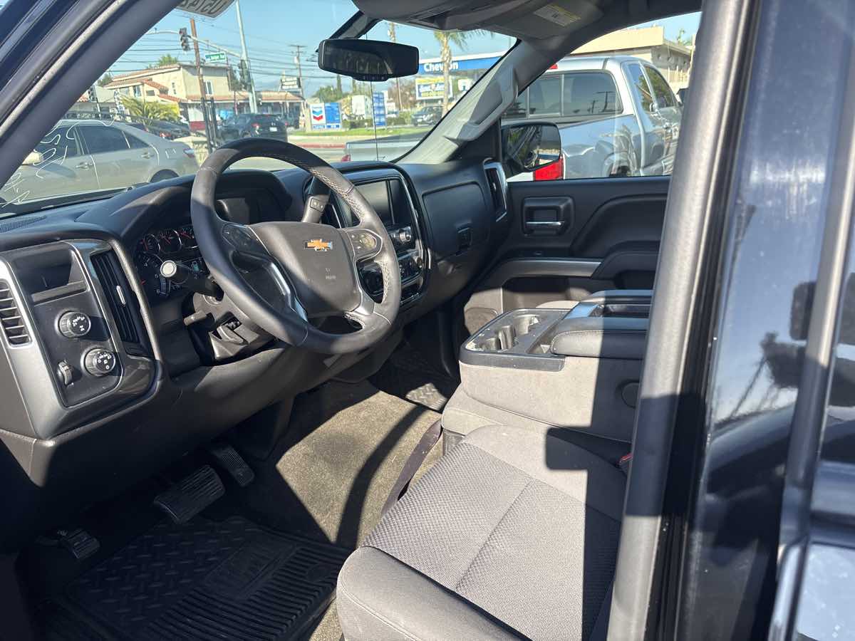2017 Chevrolet Silverado 1500 LT photo 5