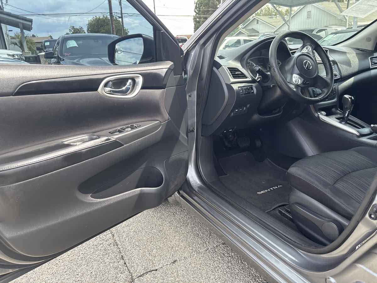 2018 Nissan Sentra SV photo 5