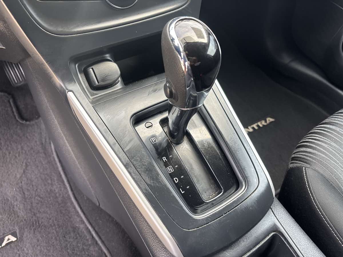 2018 Nissan Sentra SV photo 10