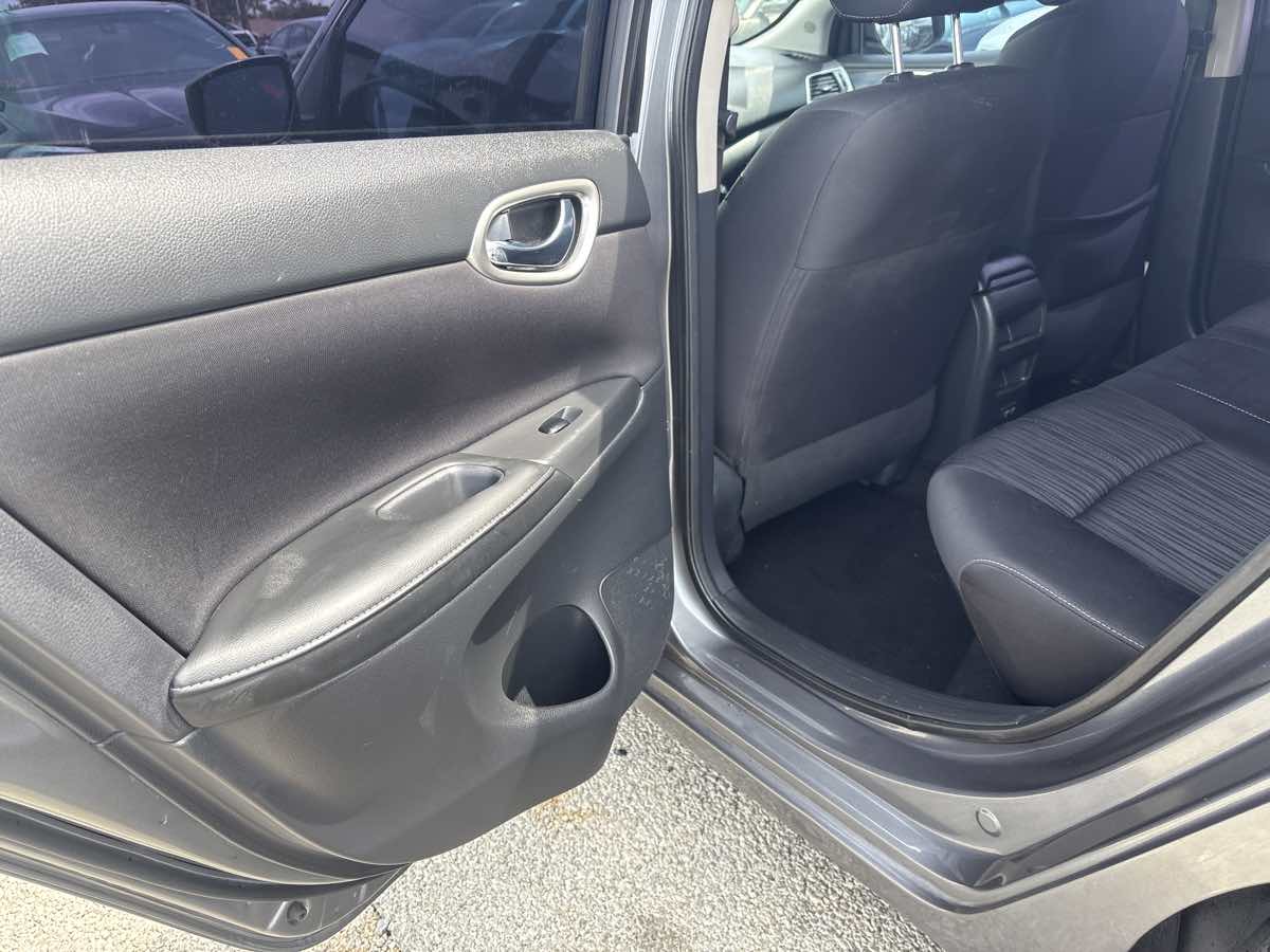 2018 Nissan Sentra SV photo 12