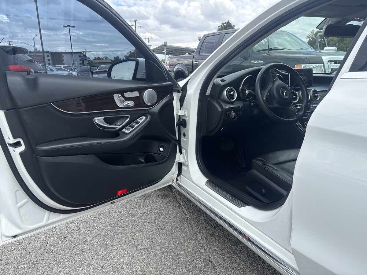 2015 Mercedes Benz C 300 photo 5