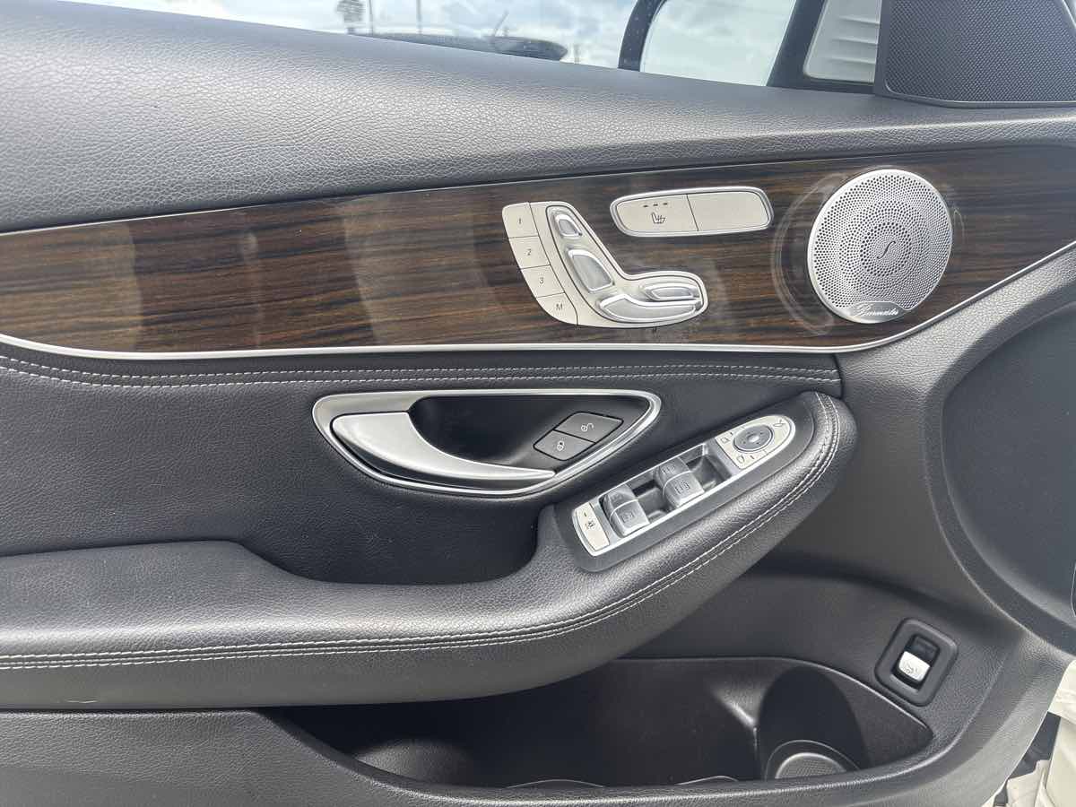 2015 Mercedes Benz C 300 photo 6