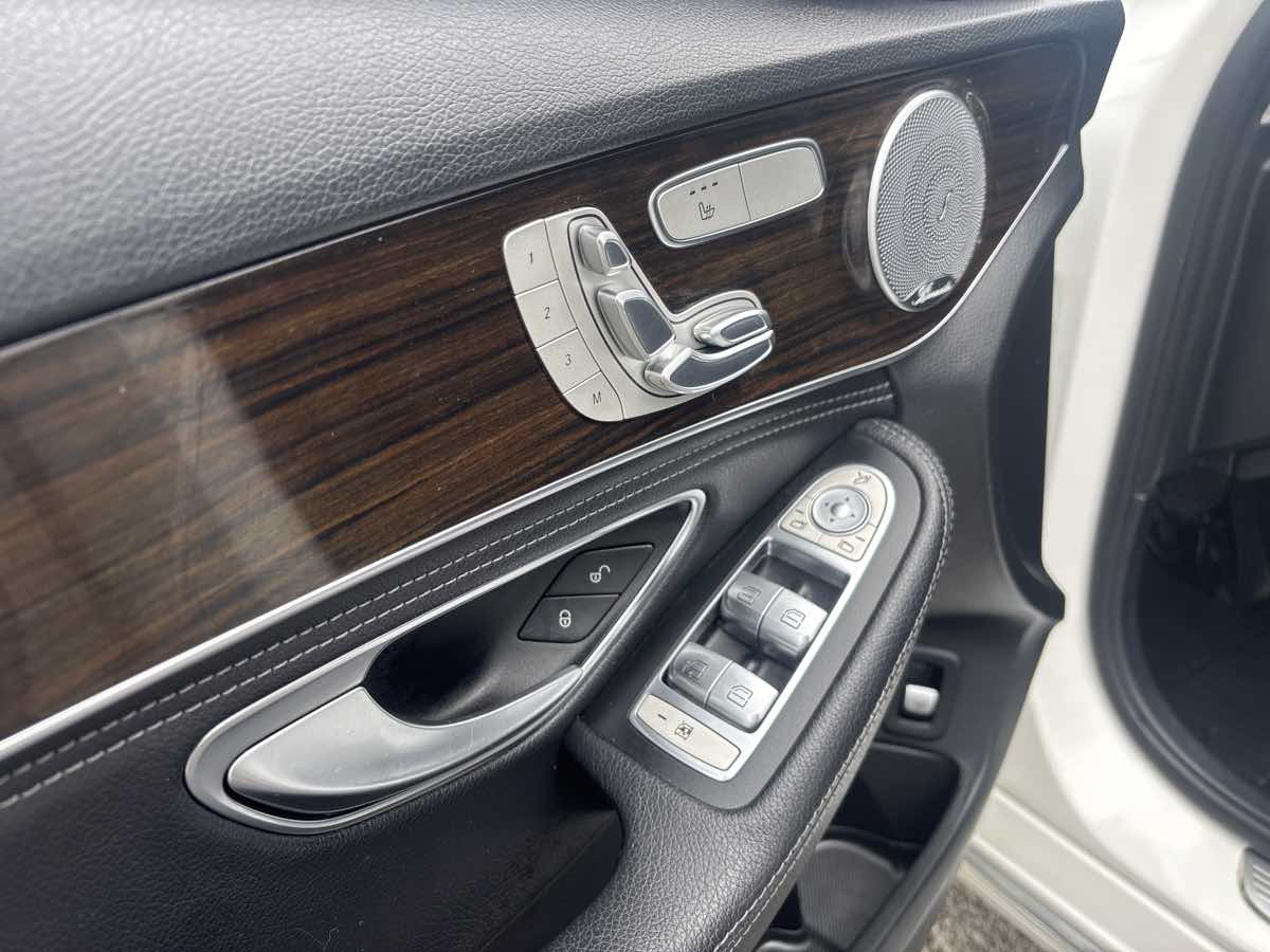 2015 Mercedes Benz C 300 photo 7