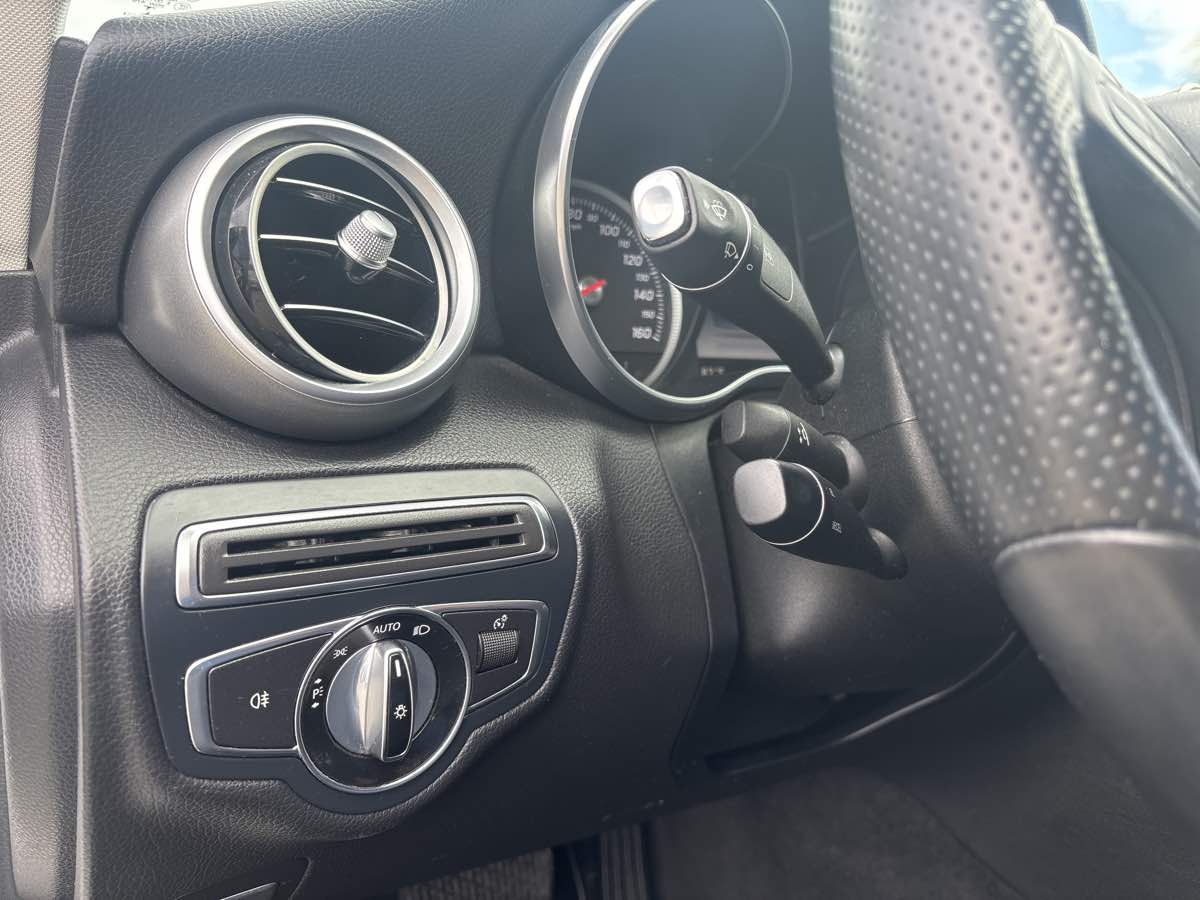 2015 Mercedes Benz C 300 photo 12