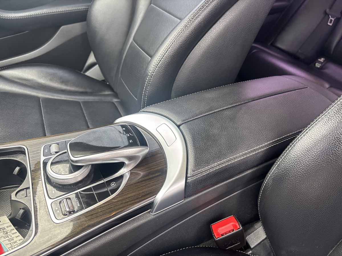 2015 Mercedes Benz C 300 photo 16