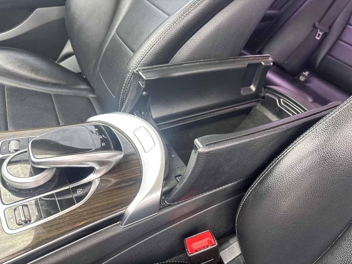2015 Mercedes Benz C 300 photo 17