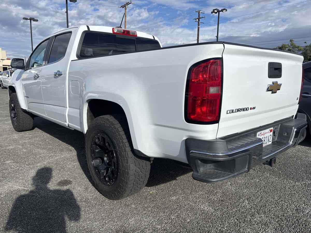 2017 Chevrolet Colorado LT photo 2