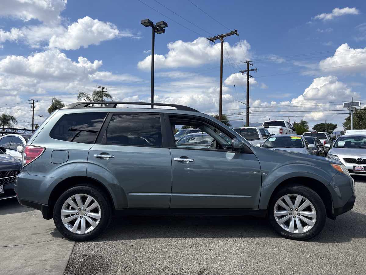 2011 Subaru Forester 2.5X Limited photo 3