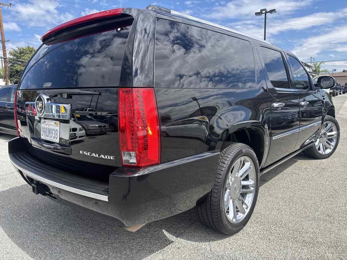 2012 Cadillac Escalade ESV Platinum photo 3