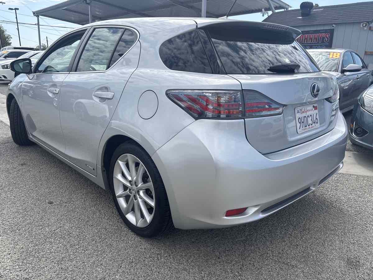 2013 Lexus CT 200h photo 2