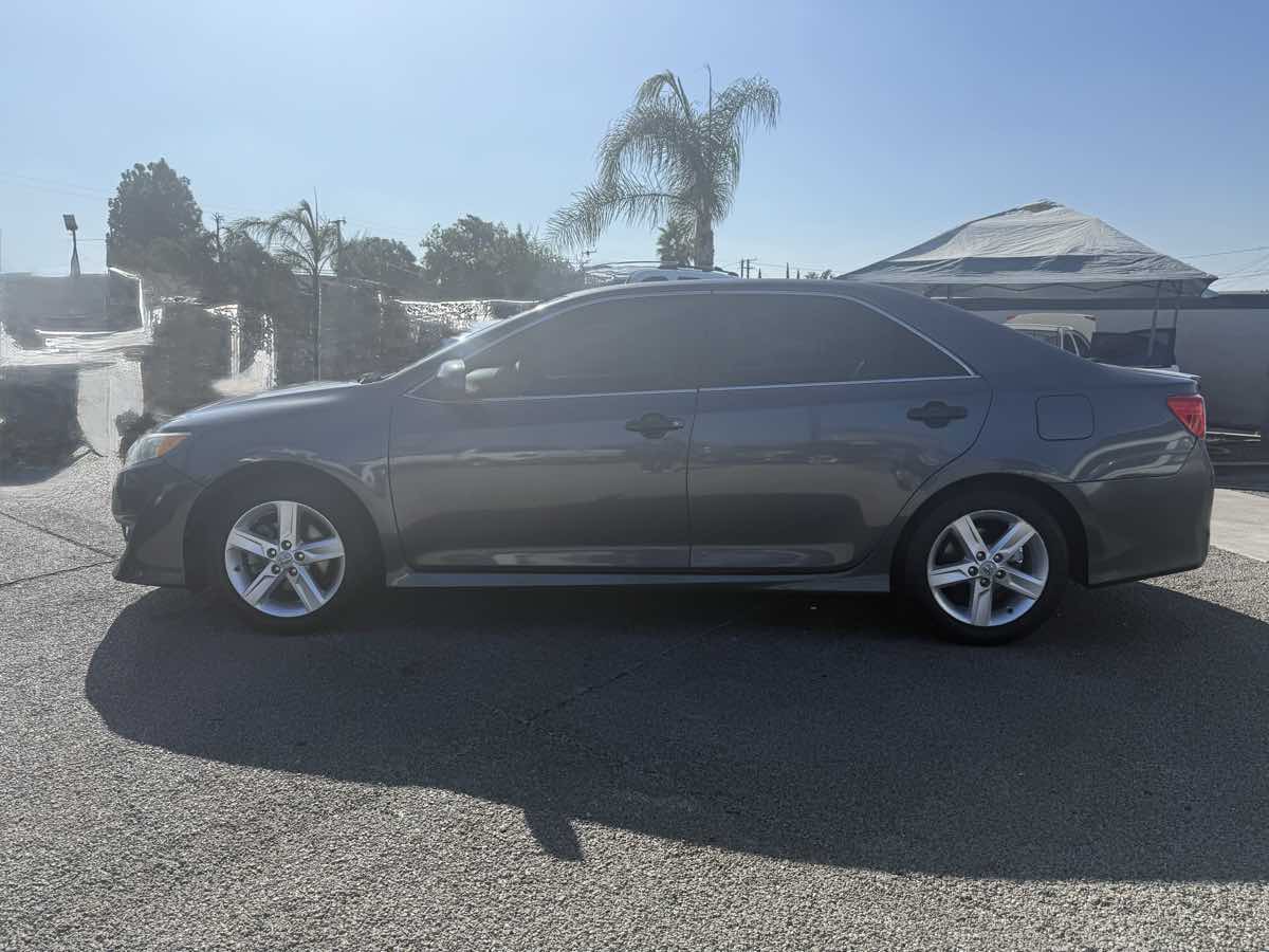 2012 Toyota Camry L photo 3