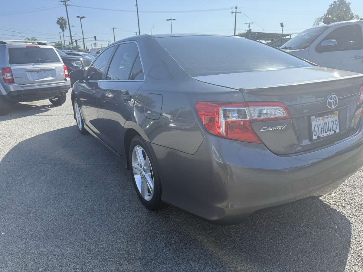 2012 Toyota Camry L photo 4