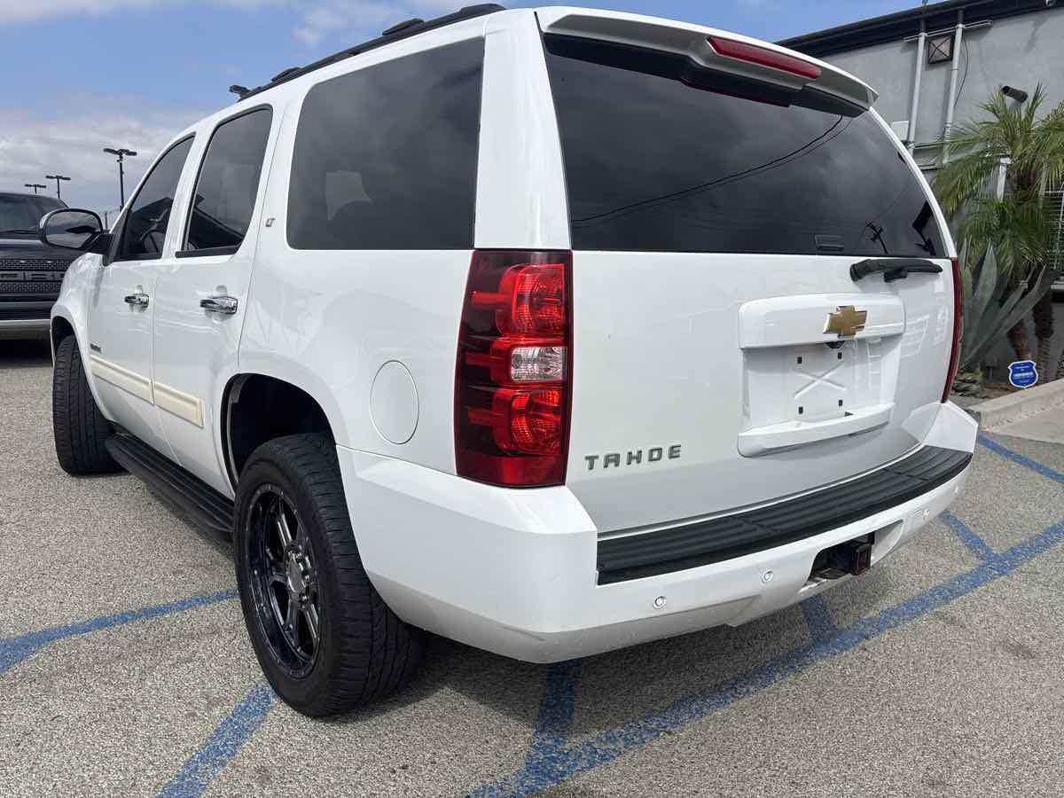 2013 Chevrolet Tahoe LT photo 2