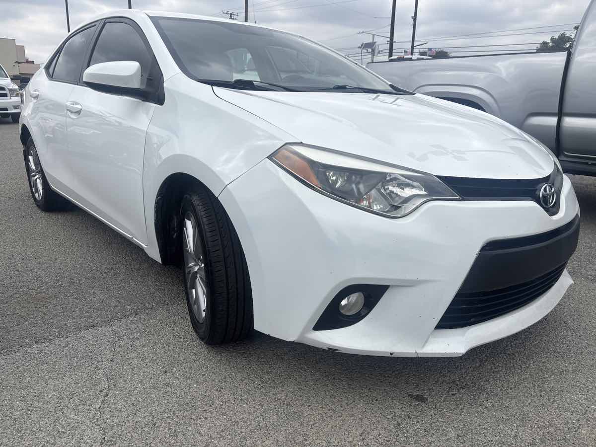2014 Toyota Corolla LE photo 4