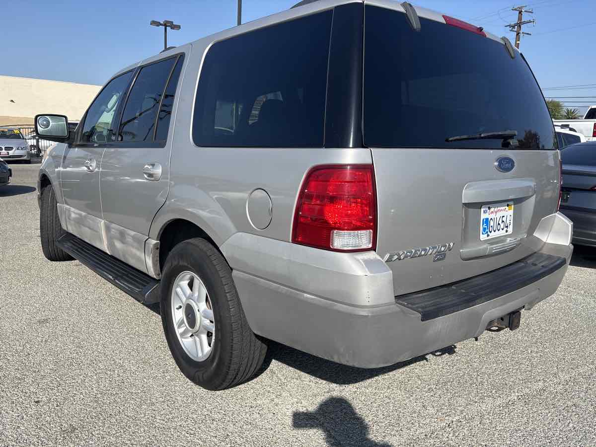 2003 Ford Expedition XLT photo 2