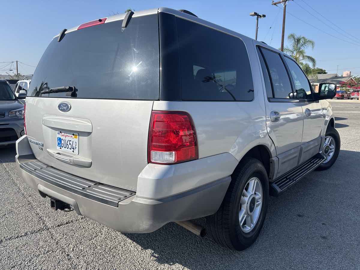 2003 Ford Expedition XLT photo 3