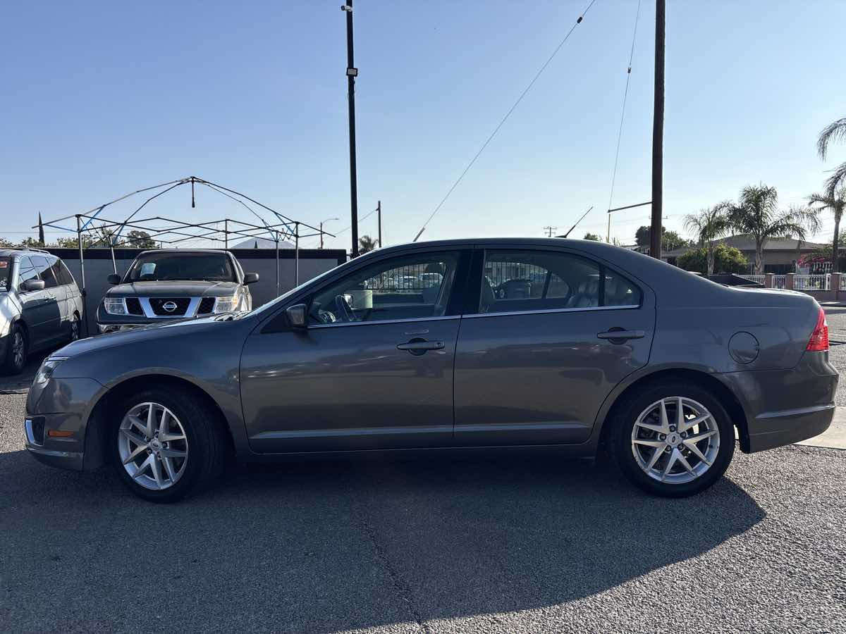 2010 Ford Fusion SEL photo 2