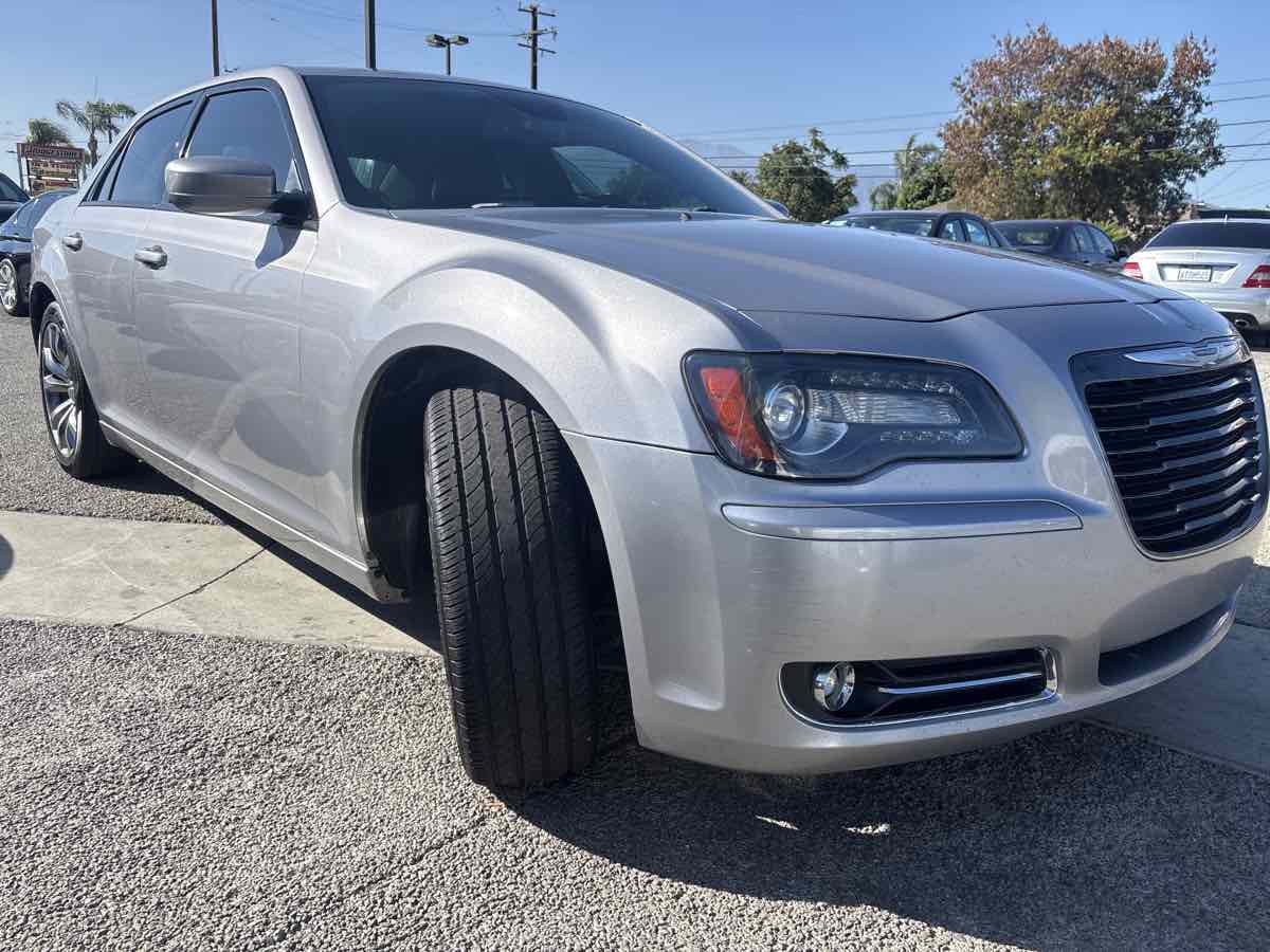 2014 Chrysler 300 photo 3