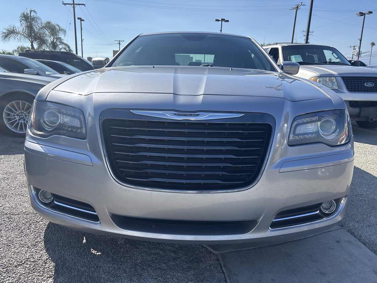 2014 Chrysler 300 photo 4