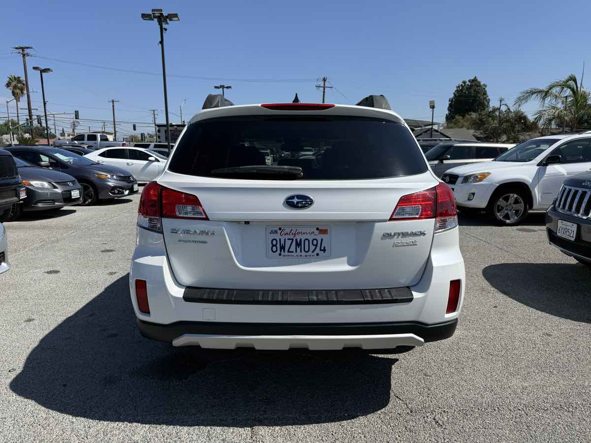 2013 Subaru Outback 2.5i Limited photo 3