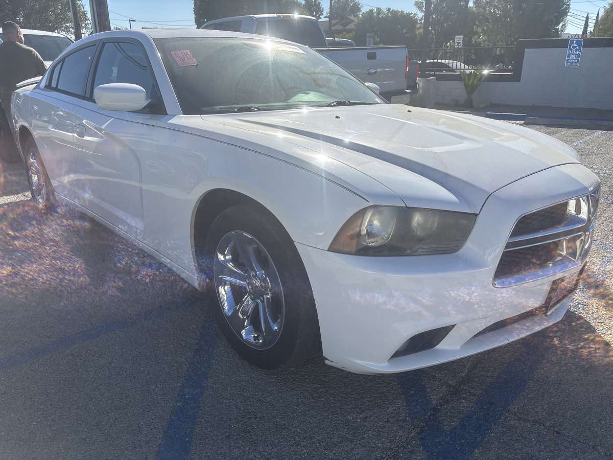 2014 Dodge Charger SXT photo 2