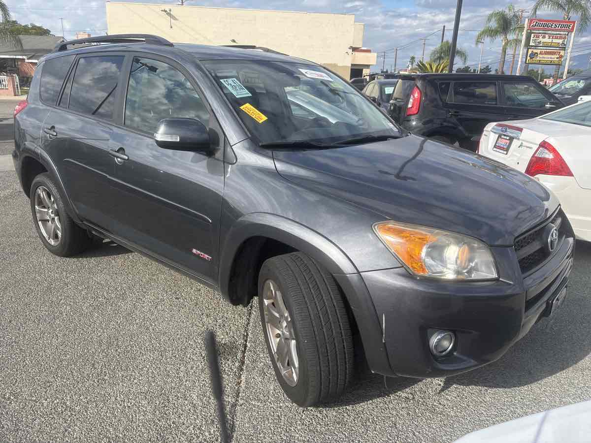2010 Toyota RAV4 Sport photo 4