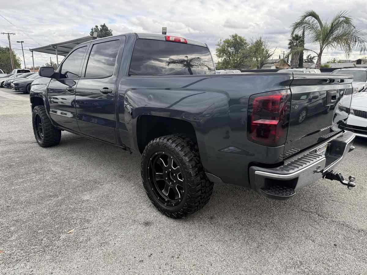 2017 Chevrolet Silverado 1500 LT photo 3