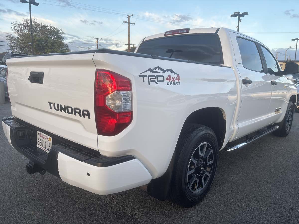 2019 Toyota Tundra SR5 CrewMax photo 3