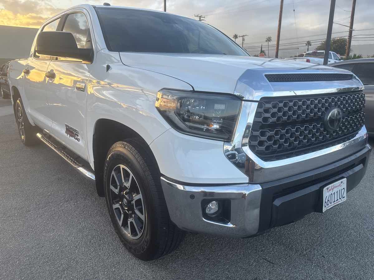 2019 Toyota Tundra SR5 CrewMax photo 4