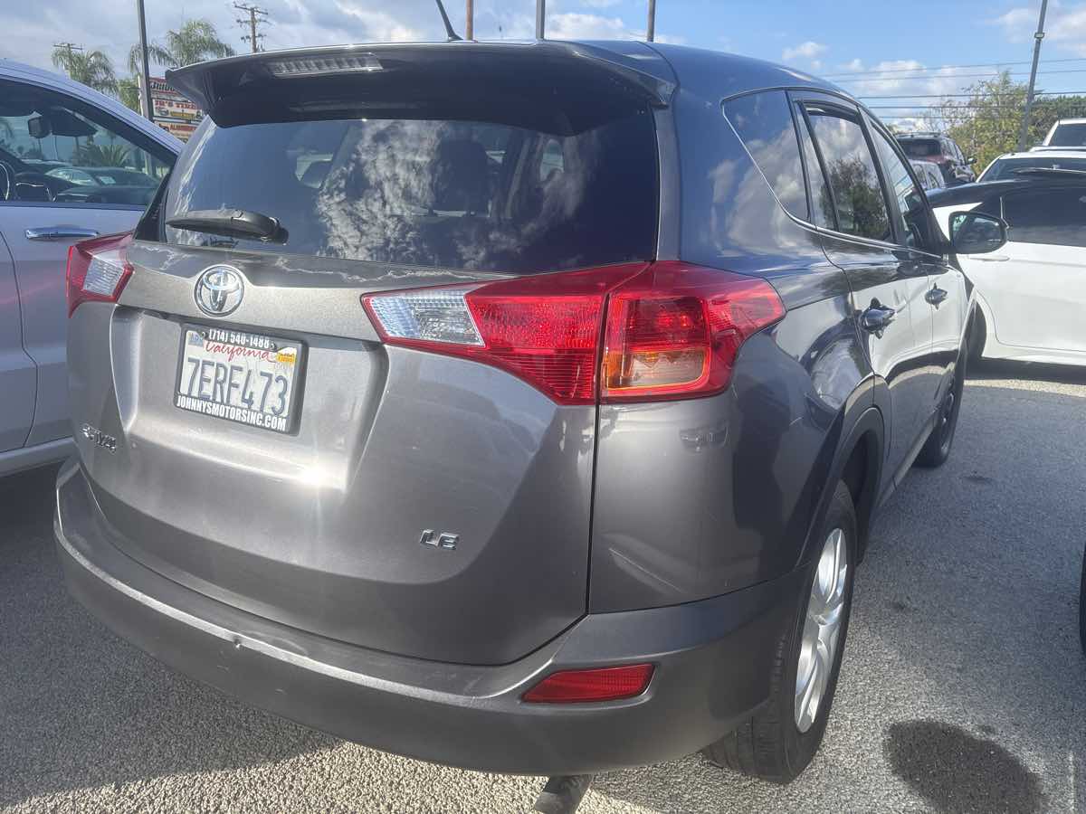 2014 Toyota RAV4 LE photo 3
