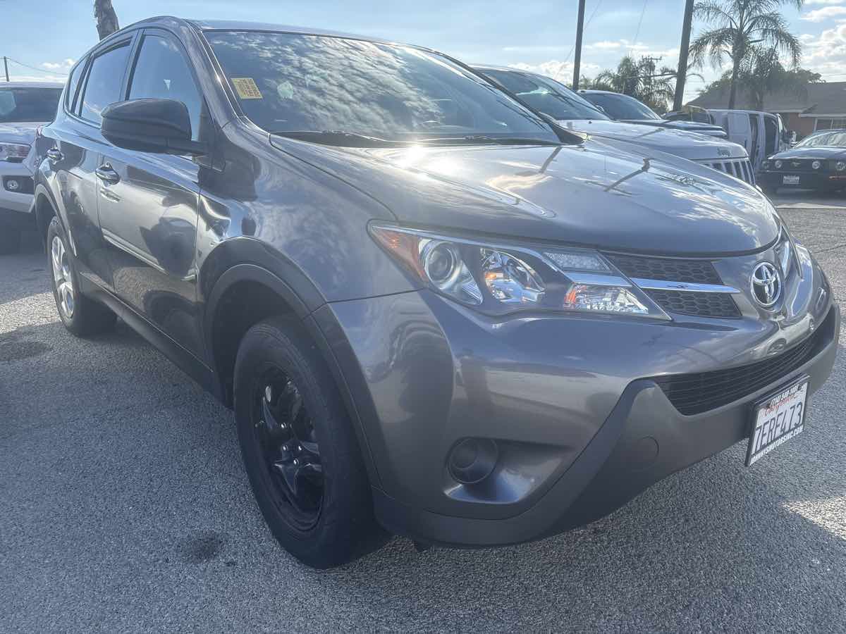 2014 Toyota RAV4 LE photo 4