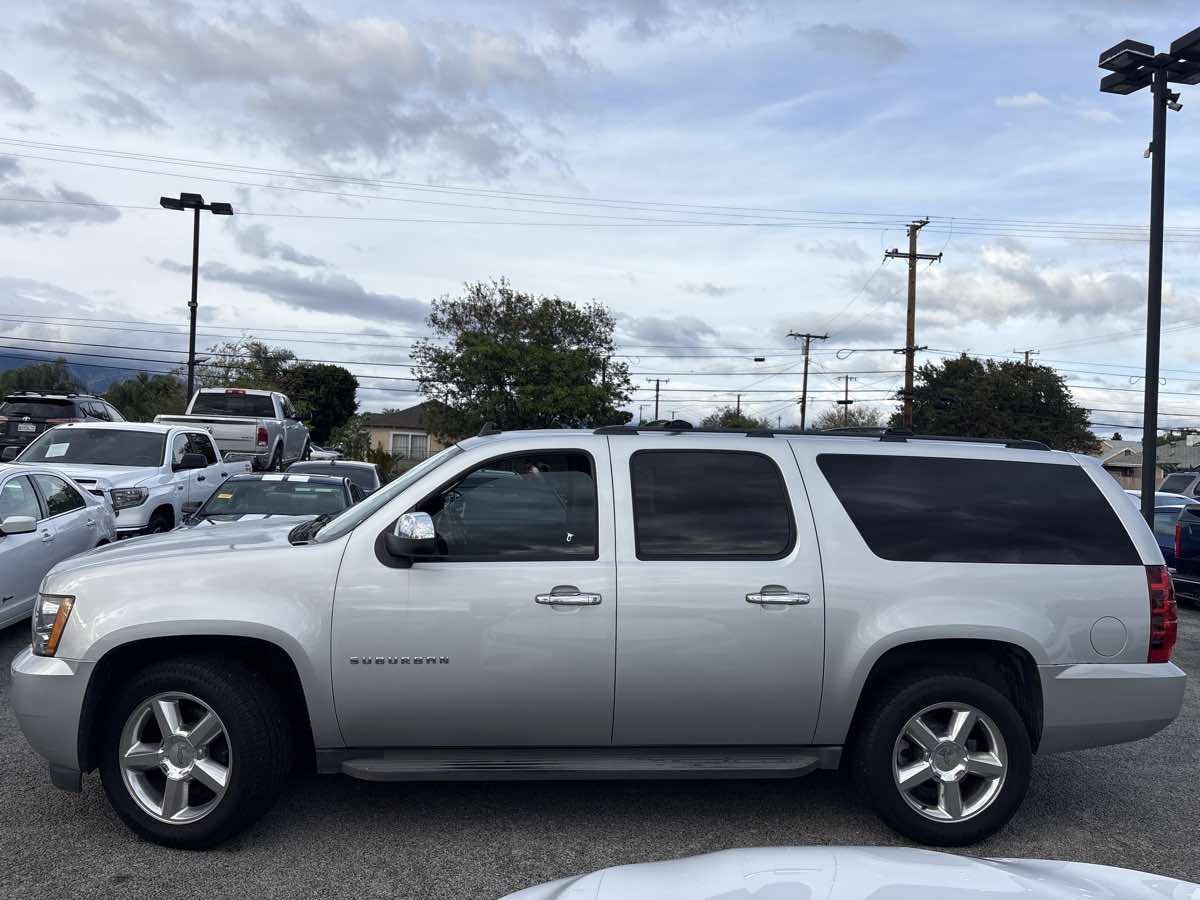2013 Chevrolet Suburban LS photo 2