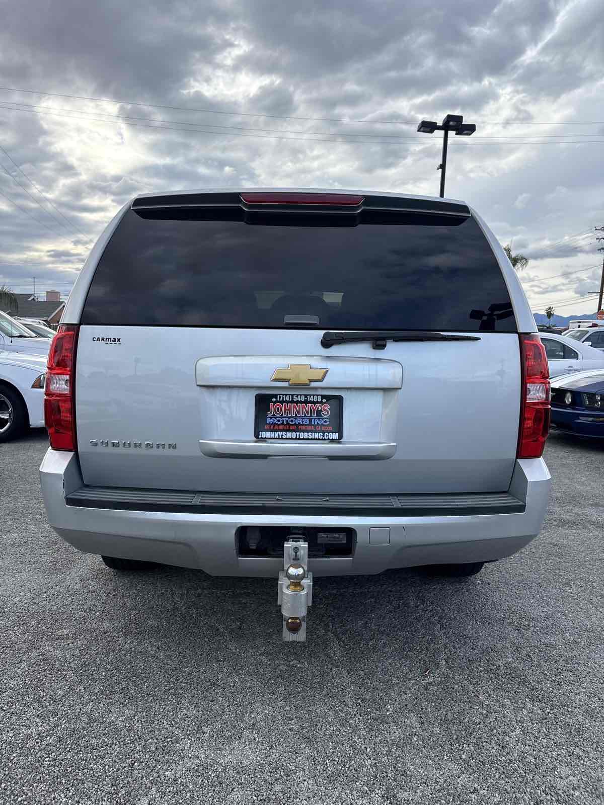 2013 Chevrolet Suburban LS photo 3