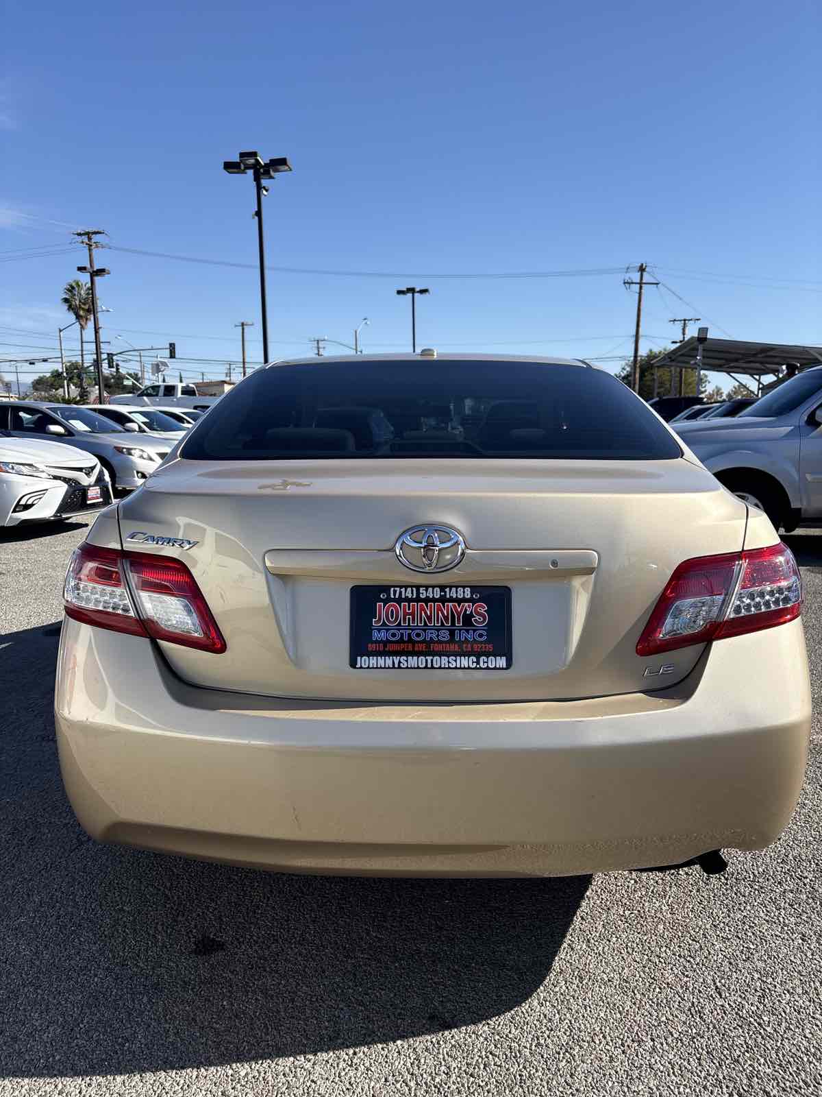 2010 Toyota Camry LE photo 3