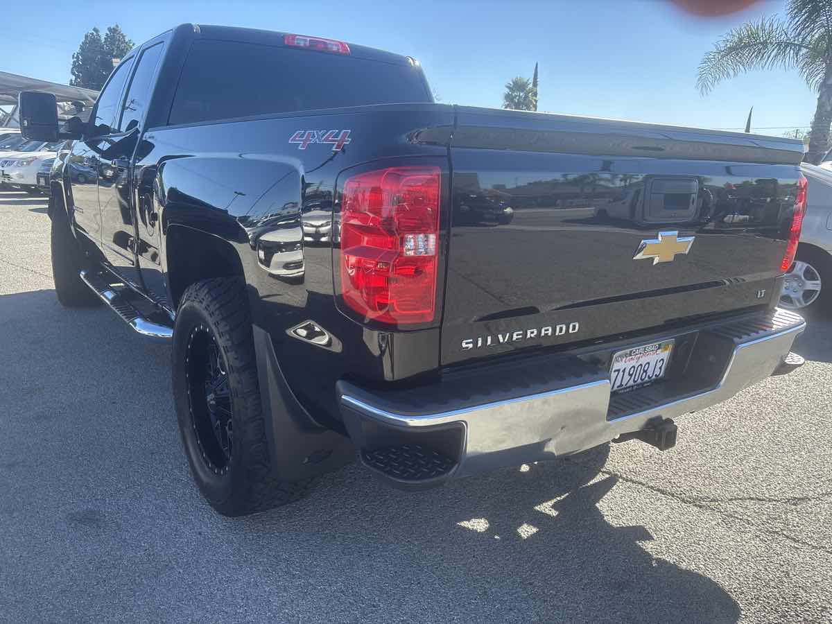 2017 Chevrolet Silverado 1500 LT photo 2