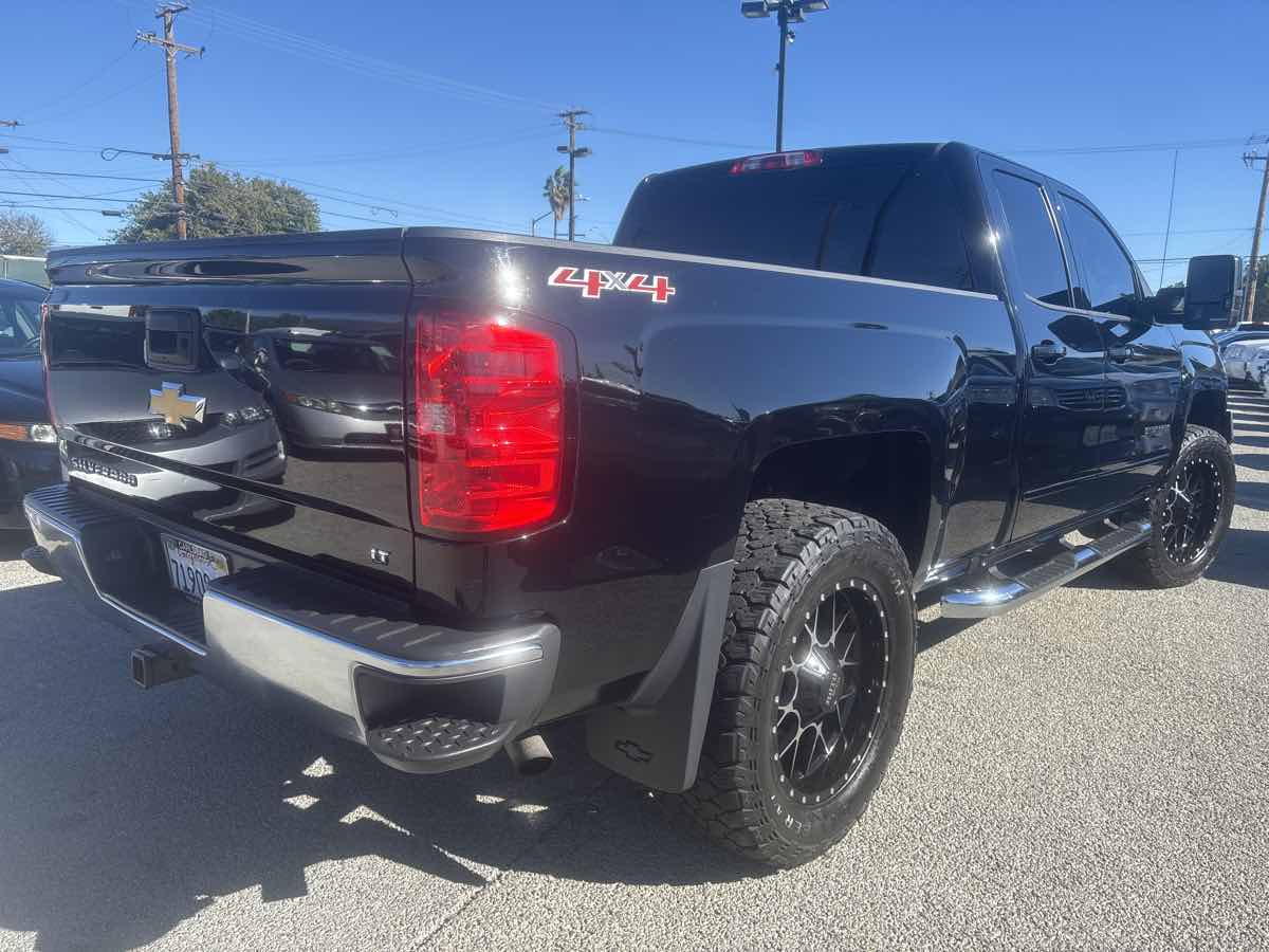 2017 Chevrolet Silverado 1500 LT photo 3