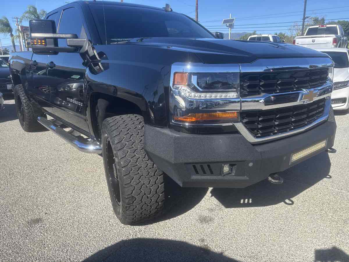 2017 Chevrolet Silverado 1500 LT photo 4