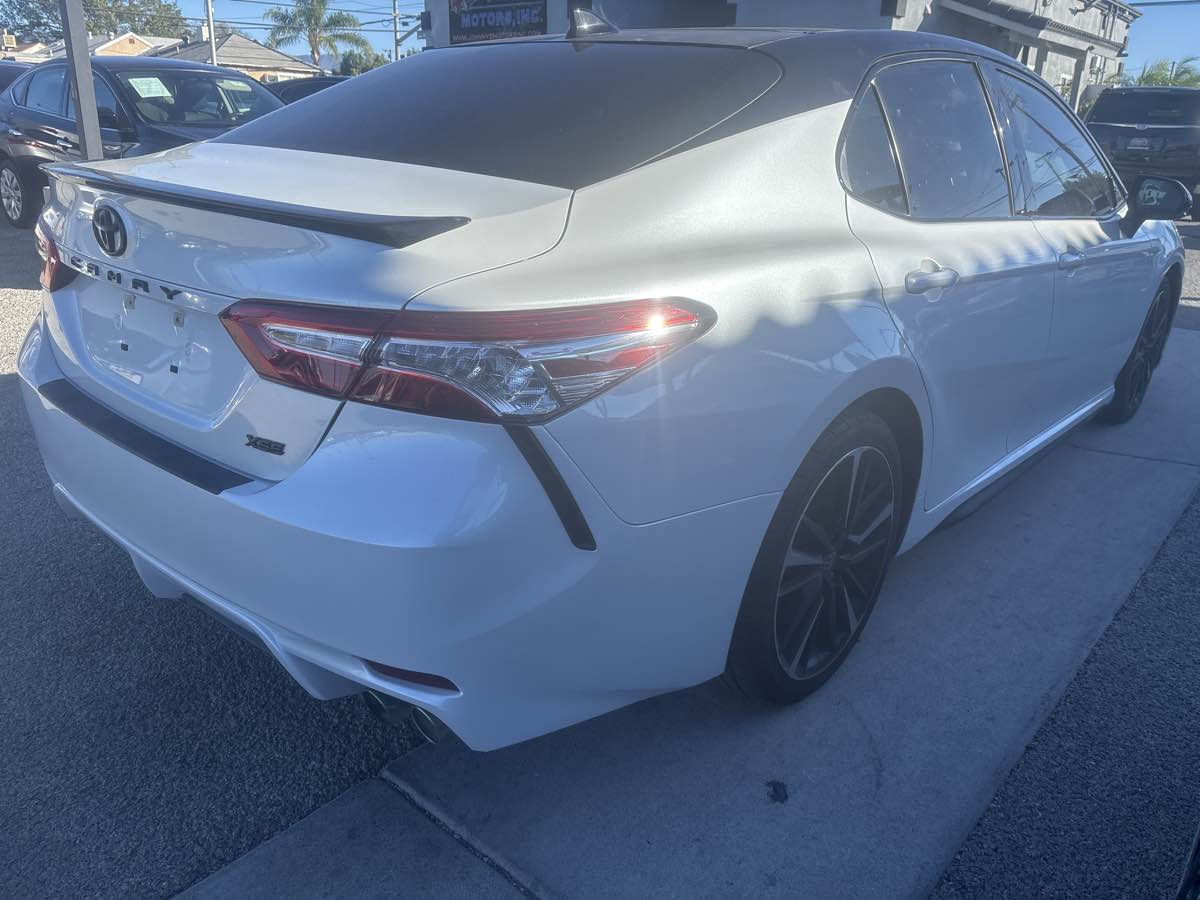 2020 Toyota Camry XSE photo 3