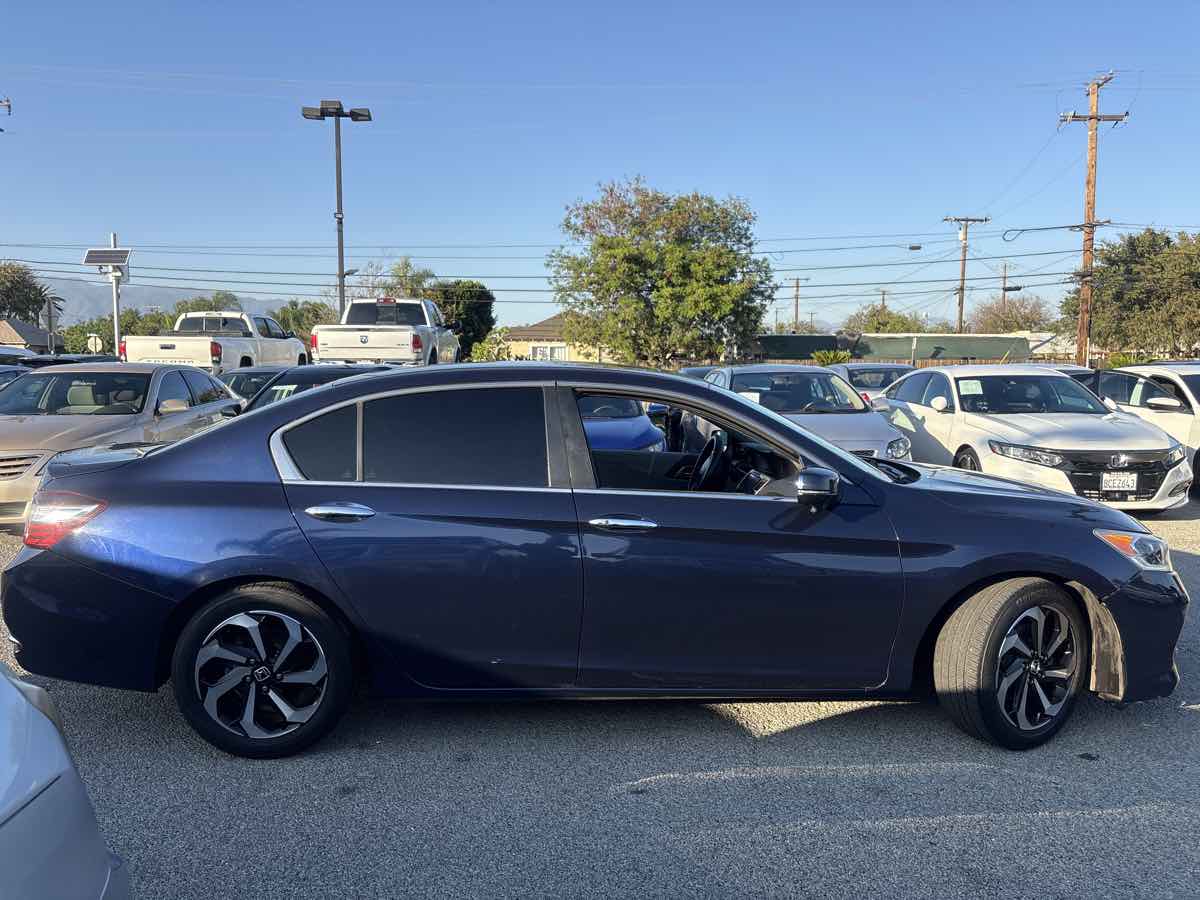 2017 Honda Accord EX-L photo 2