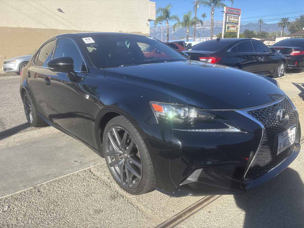 2016 Lexus IS 200t photo 2