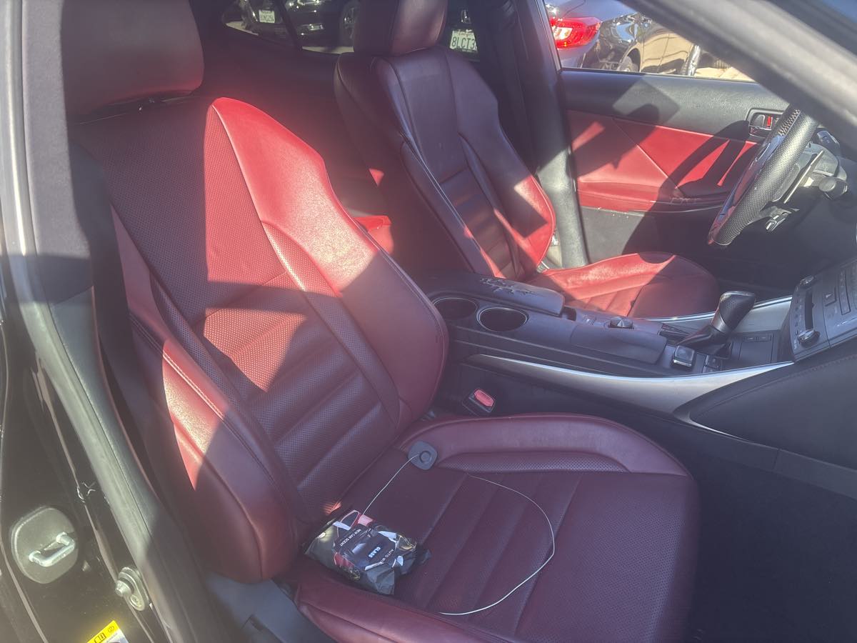 2016 Lexus IS 200t photo 3