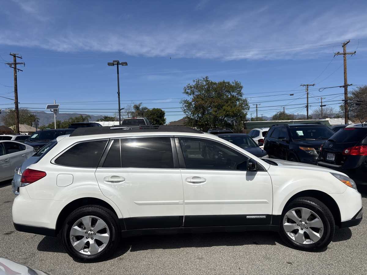 2012 Subaru Outback Premium - Photo 4
