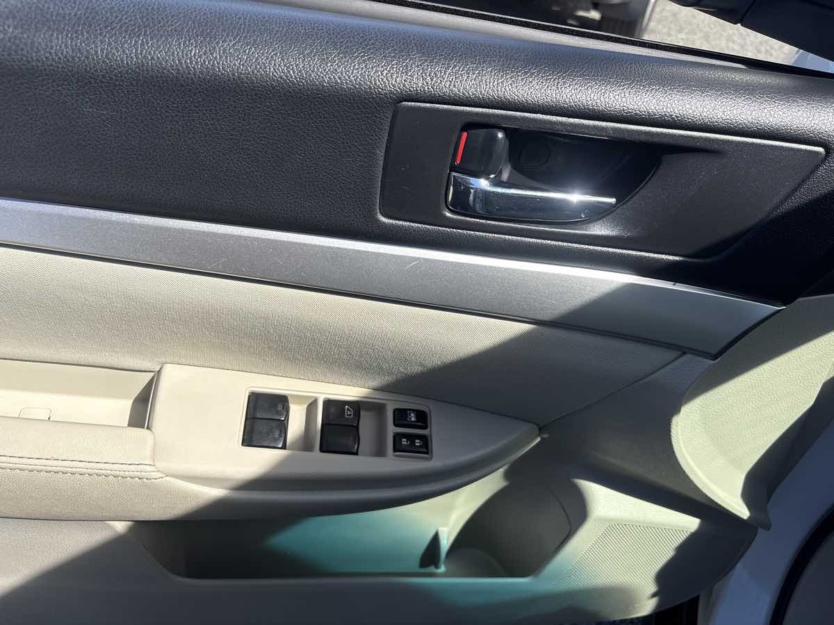 2012 Subaru Outback Premium - Photo 7